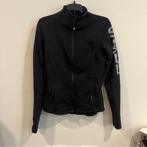 Lululemon define jacket size 8 black perforated details skul on sleeve excellent